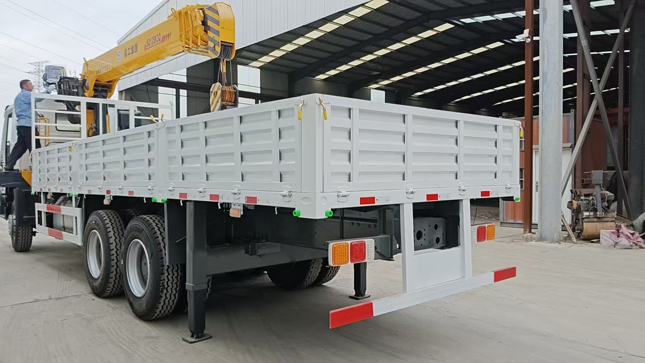 XCMG,HOWO HOWO 371 chassis,SQ12SK3Q crane truck - شاحنة كرين: صورة 3 XCMG,HOWO HOWO 371 chassis,SQ12SK3Q crane truck - شاحنة كرين: صورة 3