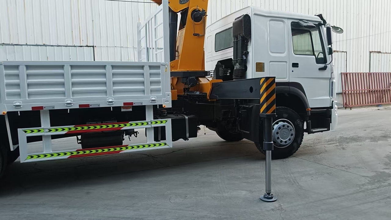 XCMG SQ12SK3Q - شاحنة كرين: صورة 1 XCMG SQ12SK3Q - شاحنة كرين: صورة 1