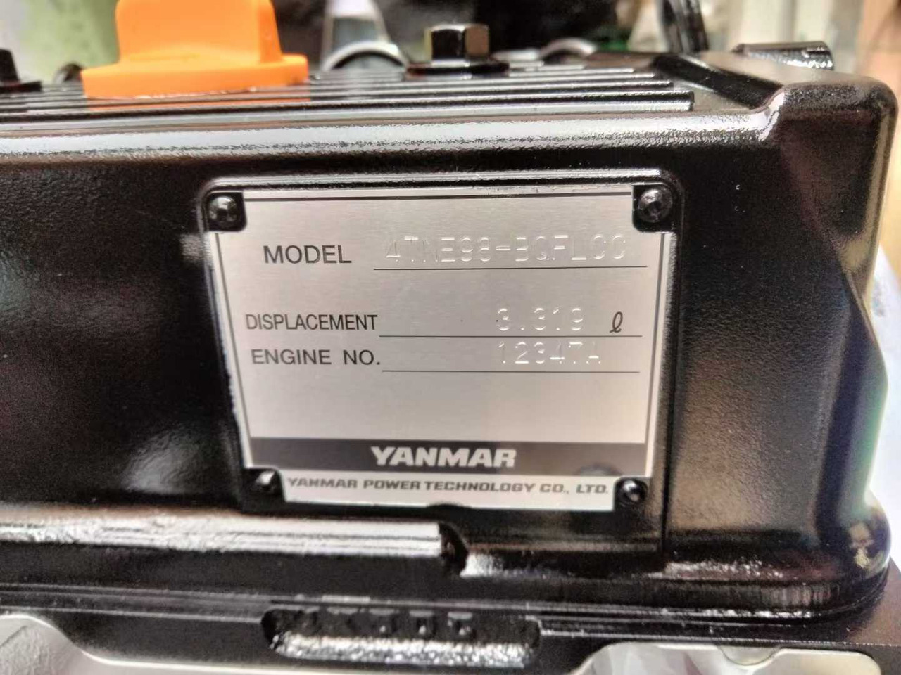 YANMAR 4TNE98 - محرك - حفارة: صورة 2 YANMAR 4TNE98 - محرك - حفارة: صورة 2