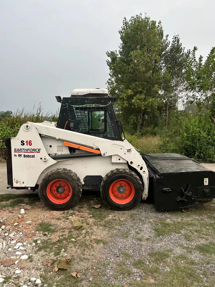 BOBCAT used skidsteer wheel Bobcat S18 High Quality - شيول صغير: صورة 1 BOBCAT used skidsteer wheel Bobcat S18 High Quality - شيول صغير: صورة 1