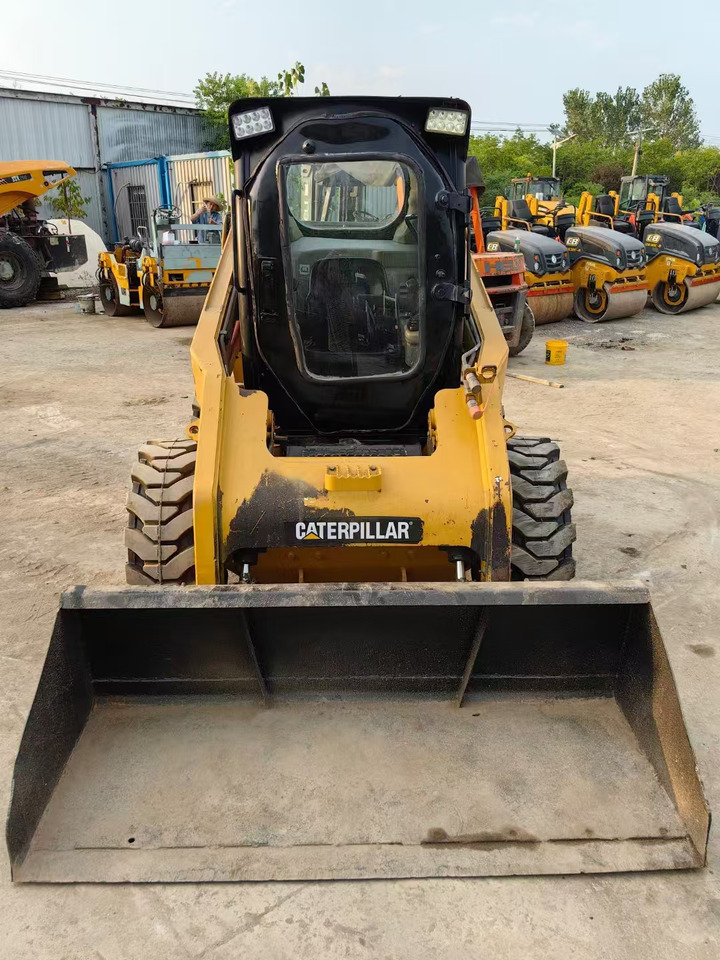 CATERPILLAR used skid-steer CAT246C high quality - شيول صغير: صورة 1 CATERPILLAR used skid-steer CAT246C high quality - شيول صغير: صورة 1