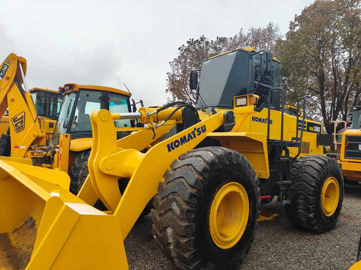 Certified Pre-Owned Komatsu WA380-3 | Heavy-Duty Loader for Mining/ Construction - Price Negotiable! - جرافة حفار: صورة 3 Certified Pre-Owned Komatsu WA380-3 | Heavy-Duty Loader for Mining/ Construction - Price Negotiable! - جرافة حفار: صورة 3