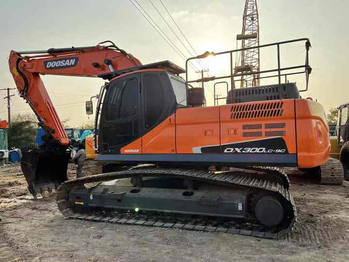 Doosan Construction Equipment Dx300 , Used Earth-moving Machine Doosan Excavator , Doosan Heavy Machines for Sale - حفار زحاف: صورة 2 Doosan Construction Equipment Dx300 , Used Earth-moving Machine Doosan Excavator , Doosan Heavy Machines for Sale - حفار زحاف: صورة 2
