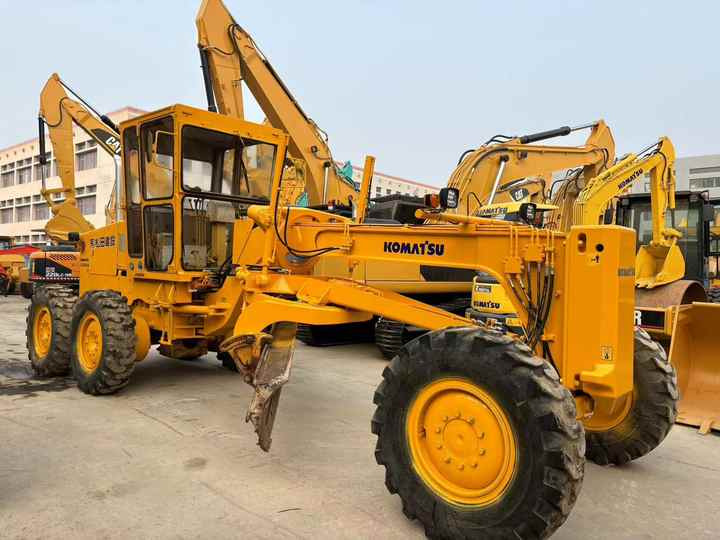 Excellent Condition Hot Selling Used Grader Komatsu GD511 for Sale in Hefei City Good Quality Cheap Price Good Condition - ممهدة: صورة 2 Excellent Condition Hot Selling Used Grader Komatsu GD511 for Sale in Hefei City Good Quality Cheap Price Good Condition - ممهدة: صورة 2