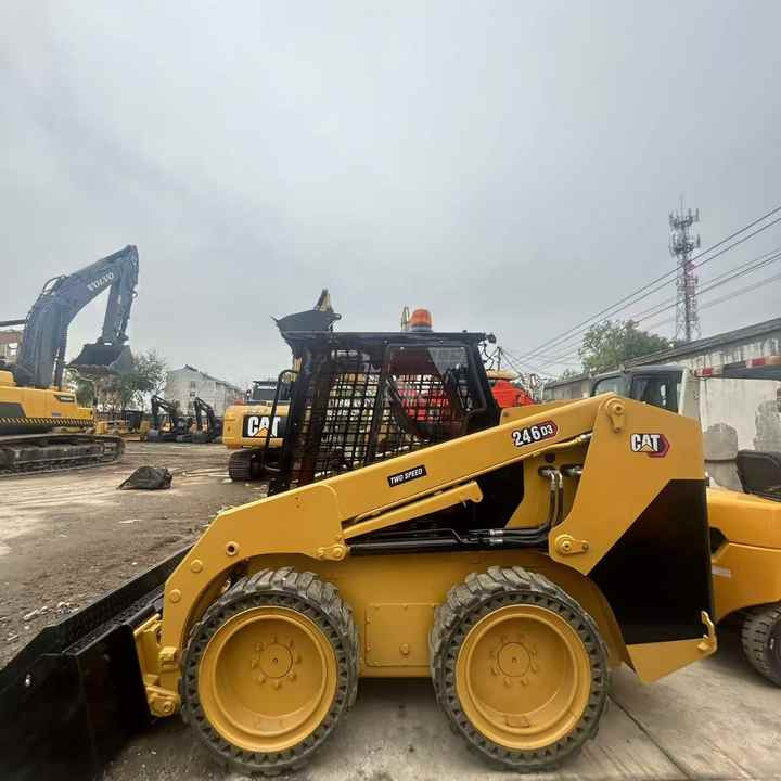 High Quality Used Cat 246D3 Excavator with Low Working Hoursand Best Price Used Cat 246D3 Machine with Cheap Price for Sale - شيول صغير: صورة 1 High Quality Used Cat 246D3 Excavator with Low Working Hoursand Best Price Used Cat 246D3 Machine with Cheap Price for Sale - شيول صغير: صورة 1
