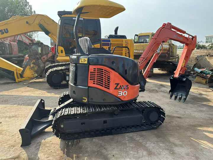 Mini 3-Ton Excavator used Hitachi ZX30 excavator with Excellent Performance and Low Price for sale! - حفارة: صورة 3 Mini 3-Ton Excavator used Hitachi ZX30 excavator with Excellent Performance and Low Price for sale! - حفارة: صورة 3