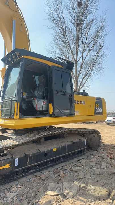 Nice Performance komatsu Pc300-7 Excavator Second Hand 30 Ton Construction Equipment Komatsu Excavator in Stock for Sale - حفار زحاف: صورة 2 Nice Performance komatsu Pc300-7 Excavator Second Hand 30 Ton Construction Equipment Komatsu Excavator in Stock for Sale - حفار زحاف: صورة 2
