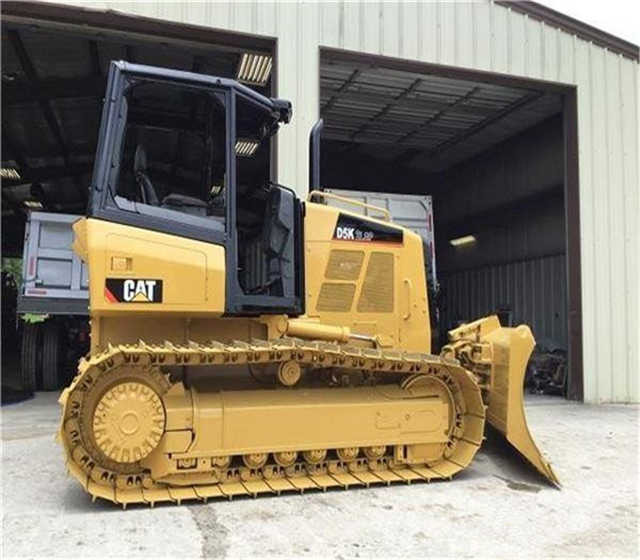 Used Cat D5k D5g D5 D5m D5h Crawler Bulldozer , CAT Bulldozer with Ripper , Original Cat Bulldozers - جرافة: صورة 1 Used Cat D5k D5g D5 D5m D5h Crawler Bulldozer , CAT Bulldozer with Ripper , Original Cat Bulldozers - جرافة: صورة 1