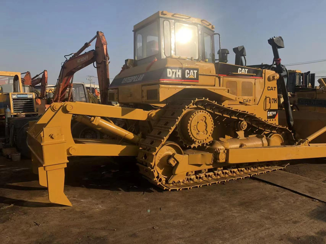 Used Caterpillar Cat D7H Dozer, Second Hand Cat D7H Bulldozer With Stong Blade - جرافة: صورة 4 Used Caterpillar Cat D7H Dozer, Second Hand Cat D7H Bulldozer With Stong Blade - جرافة: صورة 4
