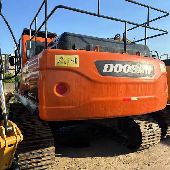 Used Digger DOOSAN DX300 Construction Machinery Construction Digger Used DOOSAN DX300 Cheap Excavator - حفار زحاف: صورة 1 Used Digger DOOSAN DX300 Construction Machinery Construction Digger Used DOOSAN DX300 Cheap Excavator - حفار زحاف: صورة 1