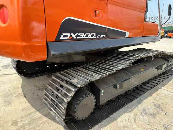 Used Digger DOOSAN DX300 Construction Machinery Construction Digger Used DOOSAN DX300 Cheap Excavator - حفار زحاف: صورة 4 Used Digger DOOSAN DX300 Construction Machinery Construction Digger Used DOOSAN DX300 Cheap Excavator - حفار زحاف: صورة 4