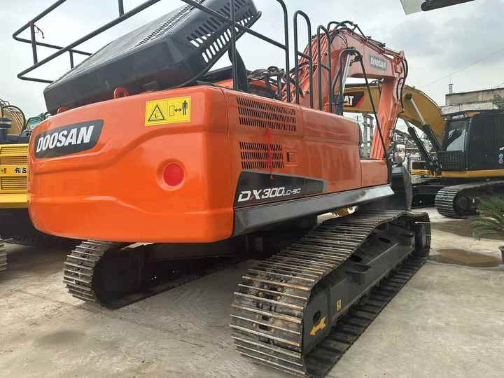 Used Digger DOOSAN DX300 Construction Machinery Construction Digger Used DOOSAN DX300 Cheap Excavator - حفار زحاف: صورة 2 Used Digger DOOSAN DX300 Construction Machinery Construction Digger Used DOOSAN DX300 Cheap Excavator - حفار زحاف: صورة 2