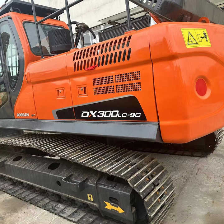 Used Digger DOOSAN DX300 Construction Machinery Construction Digger Used DOOSAN DX300 Cheap Excavator - حفار زحاف: صورة 1 Used Digger DOOSAN DX300 Construction Machinery Construction Digger Used DOOSAN DX300 Cheap Excavator - حفار زحاف: صورة 1
