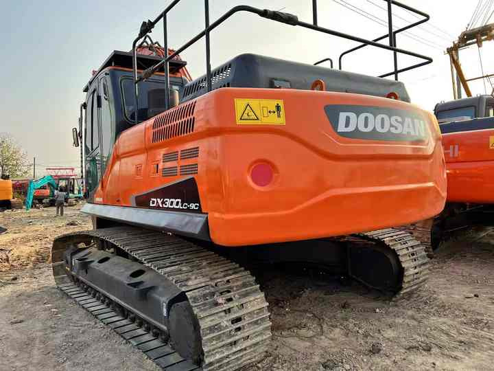 Used Digger DOOSAN DX300 Construction Machinery Construction Digger Used DOOSAN DX300 Cheap Excavator - حفار زحاف: صورة 5 Used Digger DOOSAN DX300 Construction Machinery Construction Digger Used DOOSAN DX300 Cheap Excavator - حفار زحاف: صورة 5