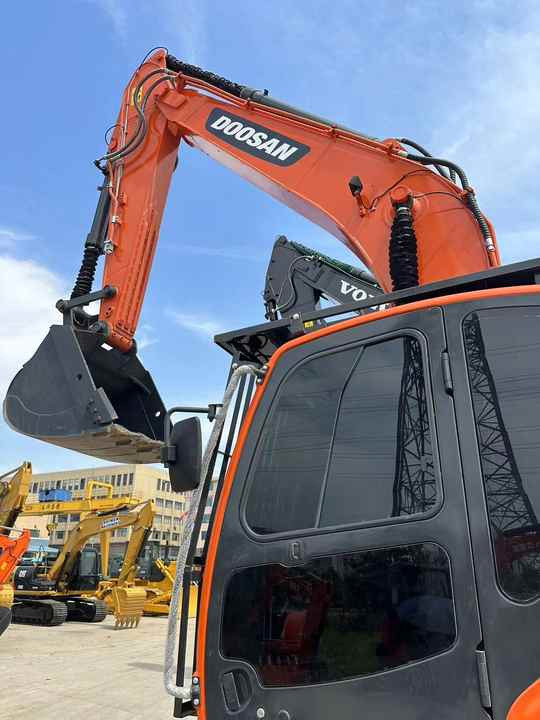 Used Digger DOOSAN DX300 Construction Machinery Construction Digger Used DOOSAN DX300 Cheap Excavator - حفار زحاف: صورة 2 Used Digger DOOSAN DX300 Construction Machinery Construction Digger Used DOOSAN DX300 Cheap Excavator - حفار زحاف: صورة 2