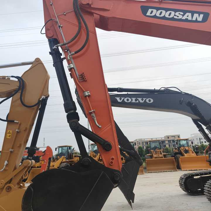 Used Digger DOOSAN DX300 Construction Machinery Construction Digger Used DOOSAN DX300 Cheap Excavator - حفار زحاف: صورة 5 Used Digger DOOSAN DX300 Construction Machinery Construction Digger Used DOOSAN DX300 Cheap Excavator - حفار زحاف: صورة 5