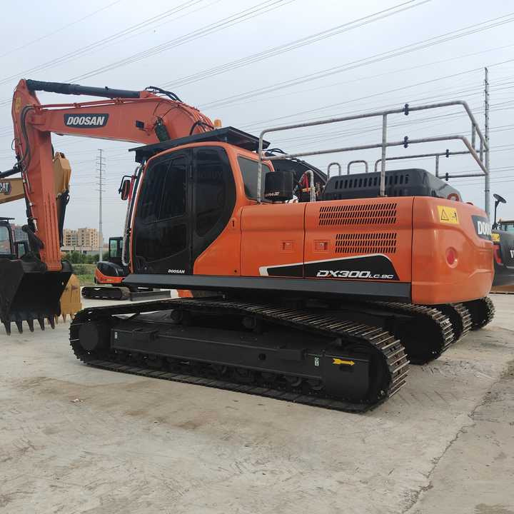 Used Digger DOOSAN DX300 Construction MachineryConstruction Digger Used DOOSAN DX300 Cheap Excavator - حفار زحاف: صورة 1 Used Digger DOOSAN DX300 Construction MachineryConstruction Digger Used DOOSAN DX300 Cheap Excavator - حفار زحاف: صورة 1