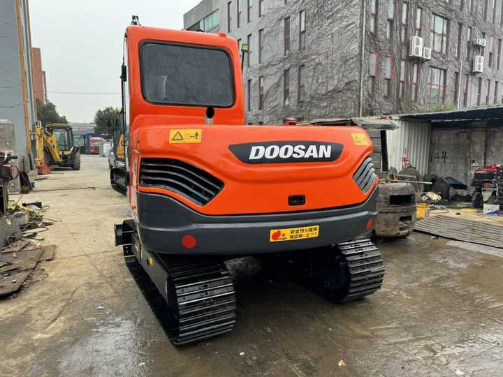 Used Digger DOOSAN DX75 Construction Machinery Construction Digger Used DOOSAN DX75 Cheap Excavator - حفار زحاف: صورة 3 Used Digger DOOSAN DX75 Construction Machinery Construction Digger Used DOOSAN DX75 Cheap Excavator - حفار زحاف: صورة 3