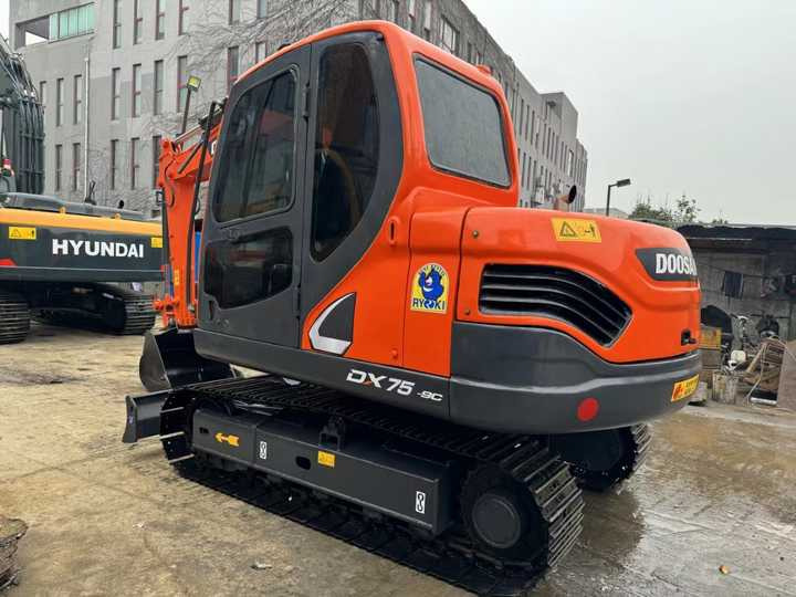 Used Digger DOOSAN DX75 Construction Machinery Construction Digger Used DOOSAN DX75 Cheap Excavator - حفار زحاف: صورة 5 Used Digger DOOSAN DX75 Construction Machinery Construction Digger Used DOOSAN DX75 Cheap Excavator - حفار زحاف: صورة 5