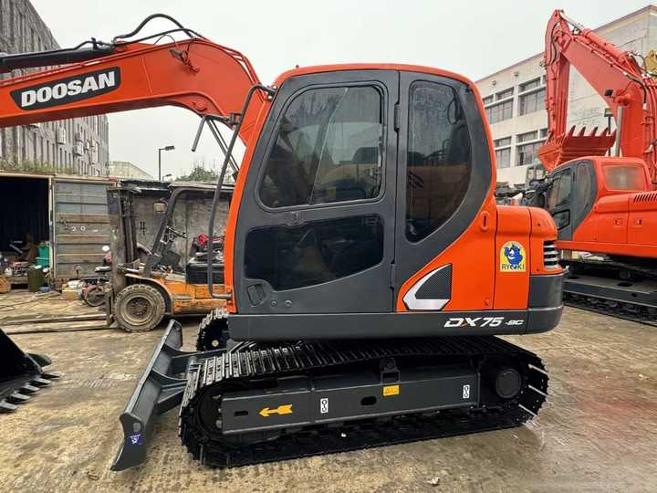 Used Digger DOOSAN DX75 Construction Machinery Construction Digger Used DOOSAN DX75 Cheap Excavator - حفار زحاف: صورة 4 Used Digger DOOSAN DX75 Construction Machinery Construction Digger Used DOOSAN DX75 Cheap Excavator - حفار زحاف: صورة 4