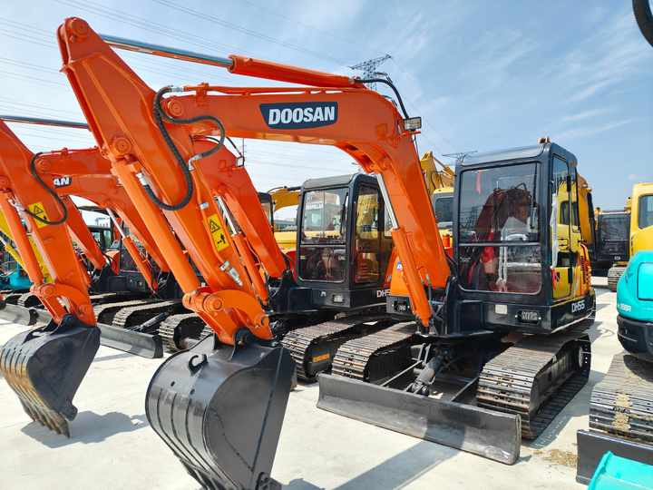 Used Digger Doosan Dh55 Construction Machinery Construction Digger Used Doosan Dh55 Cheap Excavator - حفار زحاف: صورة 3 Used Digger Doosan Dh55 Construction Machinery Construction Digger Used Doosan Dh55 Cheap Excavator - حفار زحاف: صورة 3