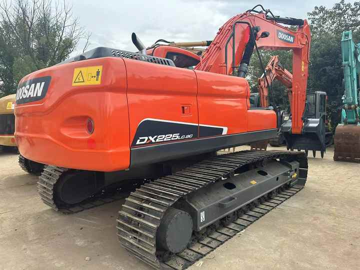 Used Excavator Doosan DX225LC-9 Excavators Mini Equipment Earth Moving Machinery Doosan Digger Excavator for Sale - حفار زحاف: صورة 2 Used Excavator Doosan DX225LC-9 Excavators Mini Equipment Earth Moving Machinery Doosan Digger Excavator for Sale - حفار زحاف: صورة 2