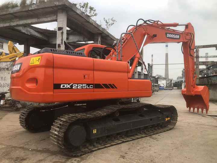 Used Excavator Doosan DX225LC Excavators Mini Equipment Earth Moving Machinery Doosan Digger Excavator for Sale - حفار زحاف: صورة 2 Used Excavator Doosan DX225LC Excavators Mini Equipment Earth Moving Machinery Doosan Digger Excavator for Sale - حفار زحاف: صورة 2