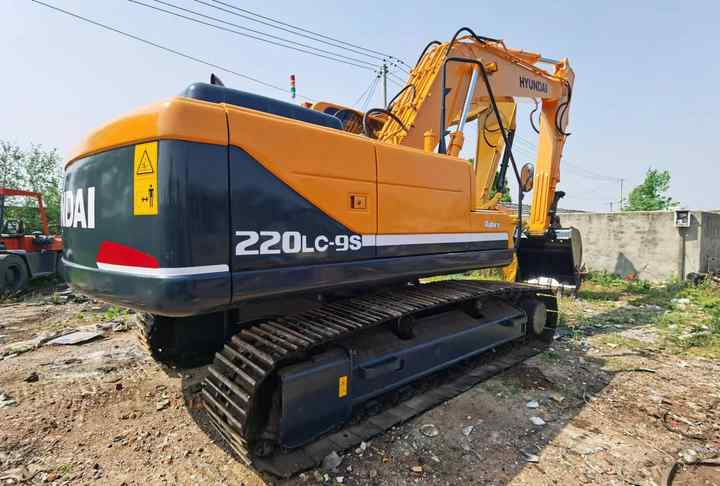 Used HYUNDAI R220-9S New Model Excavator Second Hand Machine Popular Brand Korean hyundai Hydraulic Machinery - حفار زحاف: صورة 3 Used HYUNDAI R220-9S New Model Excavator Second Hand Machine Popular Brand Korean hyundai Hydraulic Machinery - حفار زحاف: صورة 3