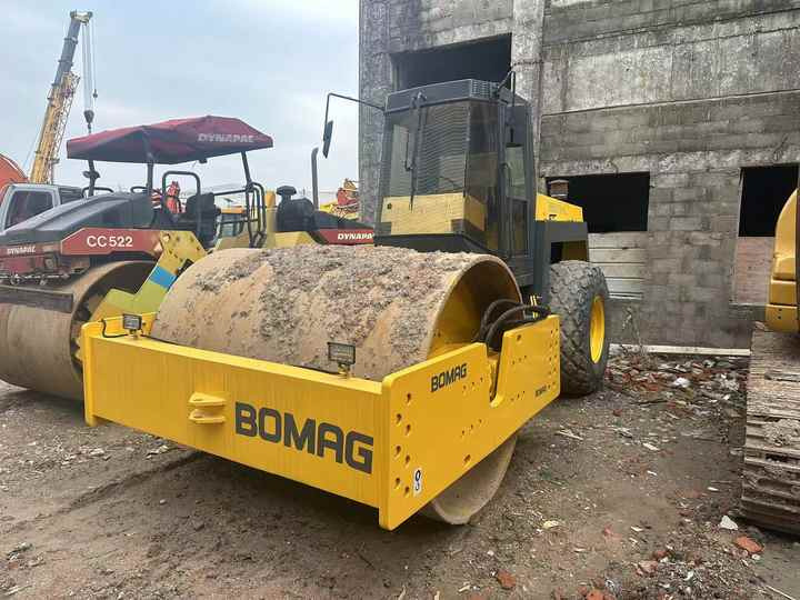 Used Heavy Construction Equipment BW217D Second Hand Road Rollers Used Machine Hot Sale - مدحلة ضاغطة: صورة 2 Used Heavy Construction Equipment BW217D Second Hand Road Rollers Used Machine Hot Sale - مدحلة ضاغطة: صورة 2