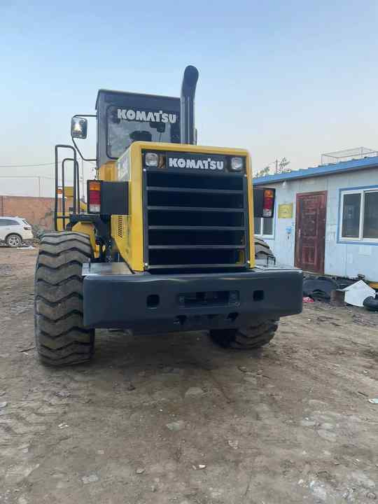 Used Komatsu WA380-3 Front Loader in Very Good Condition Strong Power komatsu 380 Wheel Loader Low Price Hot Sale - اللودر بعجل: صورة 4 Used Komatsu WA380-3 Front Loader in Very Good Condition Strong Power komatsu 380 Wheel Loader Low Price Hot Sale - اللودر بعجل: صورة 4