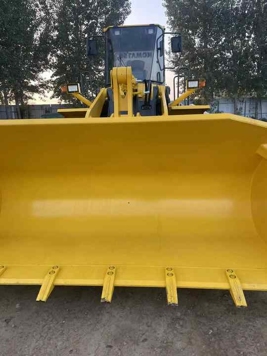 Used Komatsu WA380-3 Front Loader in Very Good Condition Strong Power komatsu 380 Wheel Loader Low Price Hot Sale - اللودر بعجل: صورة 3 Used Komatsu WA380-3 Front Loader in Very Good Condition Strong Power komatsu 380 Wheel Loader Low Price Hot Sale - اللودر بعجل: صورة 3