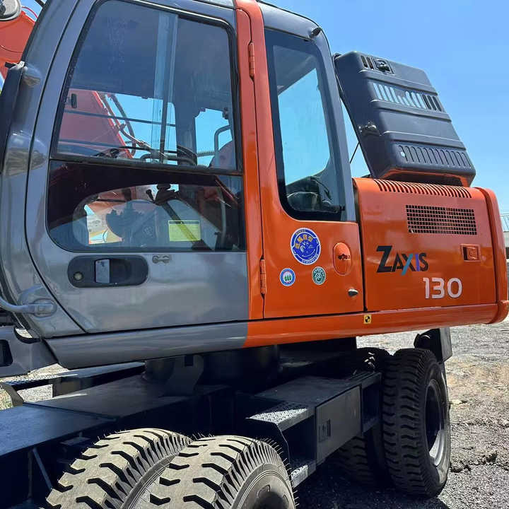 Used Wheel Excavator Hitachi ZX 130W Made in Japan 13tonHitachi Zx130w Wheel Excavator Price Used Hitachi Zx130 Excavator SALE - حفارة: صورة 1 Used Wheel Excavator Hitachi ZX 130W Made in Japan 13tonHitachi Zx130w Wheel Excavator Price Used Hitachi Zx130 Excavator SALE - حفارة: صورة 1