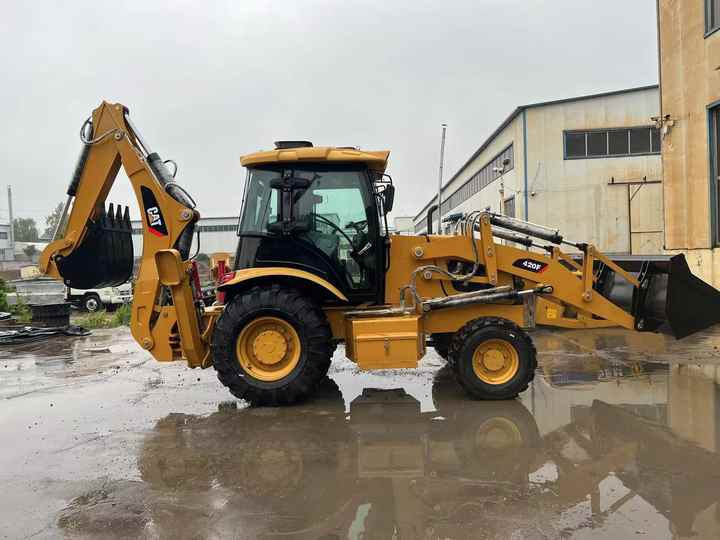 Used Wheel Loader CAT420F Caterpillar 420F Construction Machinery Mini Wheel Skid Steer Loader in Stock - اللودر بعجل: صورة 5 Used Wheel Loader CAT420F Caterpillar 420F Construction Machinery Mini Wheel Skid Steer Loader in Stock - اللودر بعجل: صورة 5