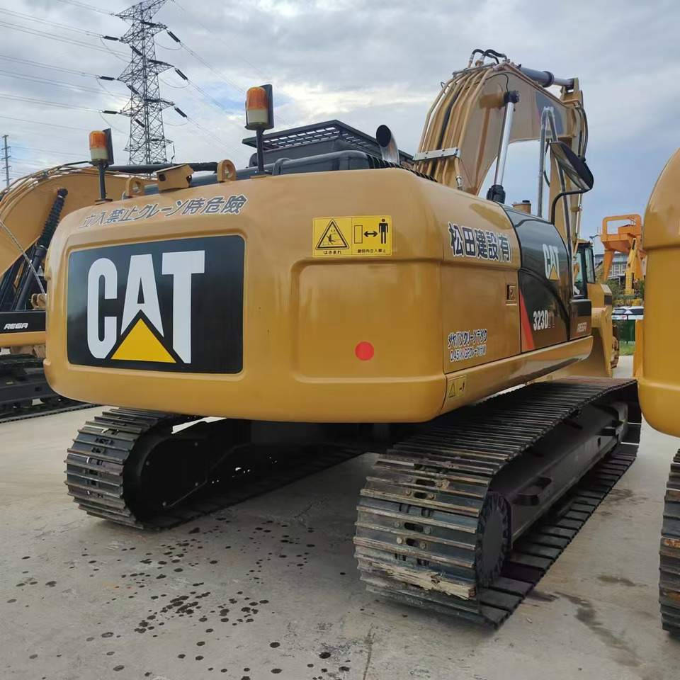 Used high quality excavator CAT 323D2L Made in Japan - آلات البناء: صورة 5 Used high quality excavator CAT 323D2L Made in Japan - آلات البناء: صورة 5