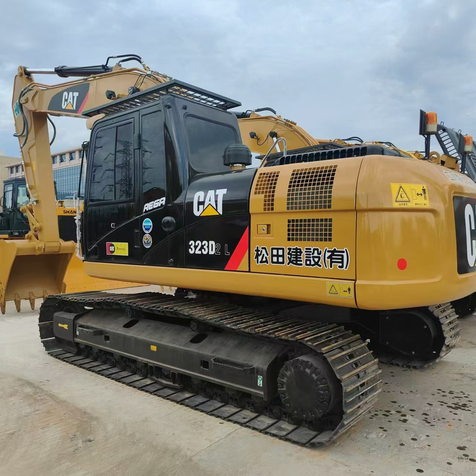 Used high quality excavator CAT 323D2L Made in Japan - آلات البناء: صورة 2 Used high quality excavator CAT 323D2L Made in Japan - آلات البناء: صورة 2