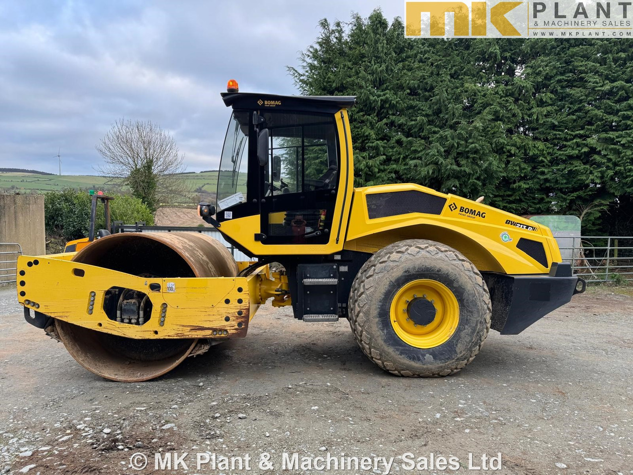 BOMAG BW213D-5 - مدحلة: صورة 1 BOMAG BW213D-5 - مدحلة: صورة 1