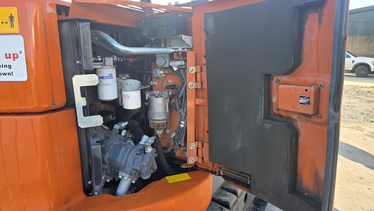 حفارة HITACHI ZX85USB-6: صورة 8