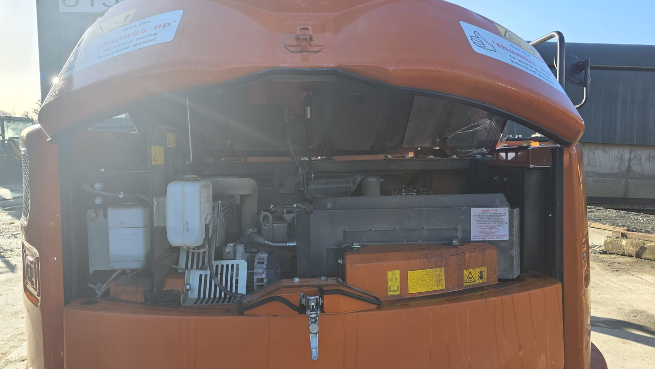 حفارة HITACHI ZX85USB-6: صورة 9