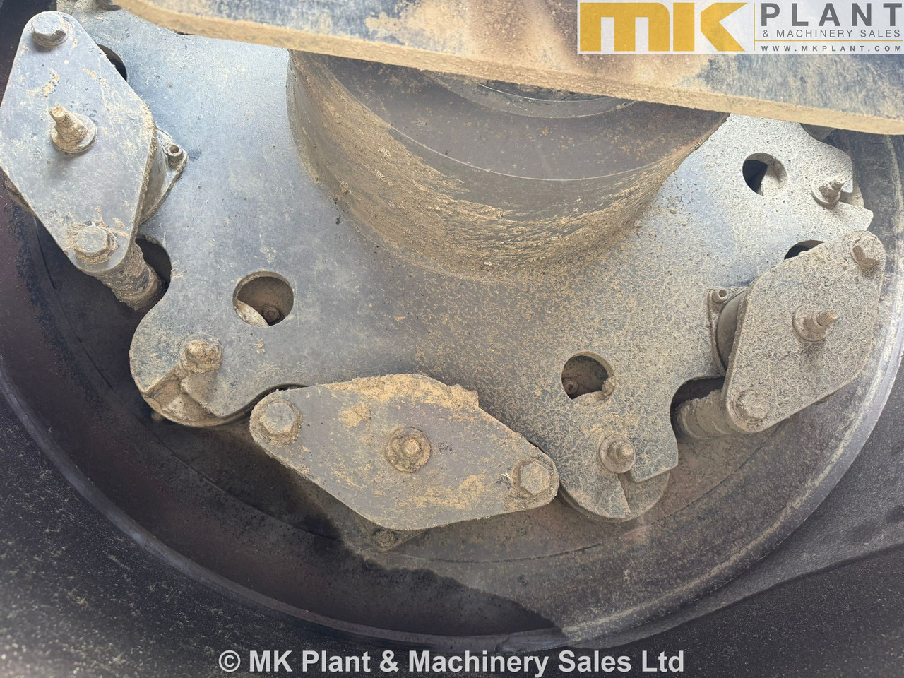 مدحلة JCB Vibromax VM146D: صورة 15