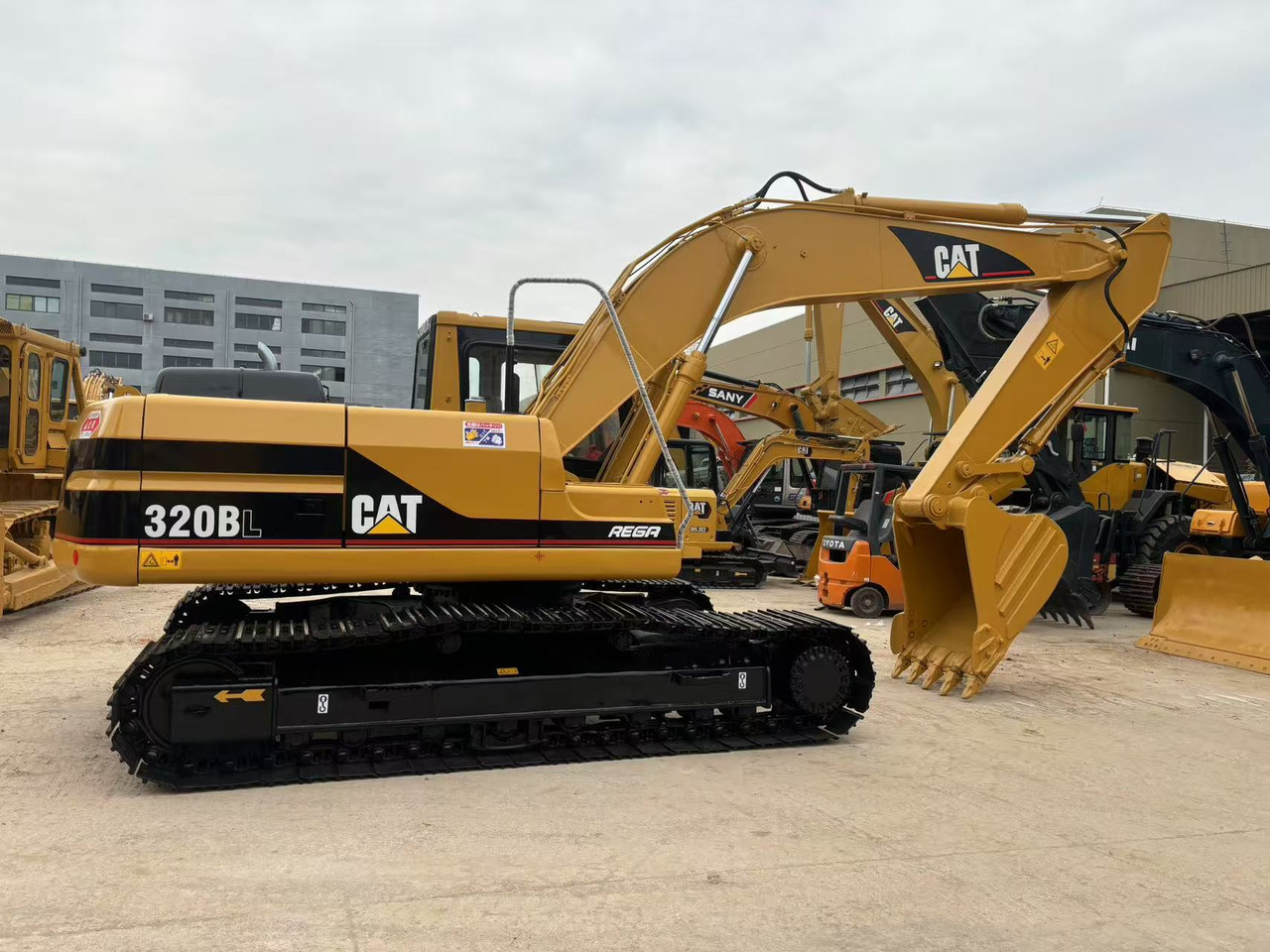 CATERPILLAR 320B - حفار زحاف: صورة 3 CATERPILLAR 320B - حفار زحاف: صورة 3