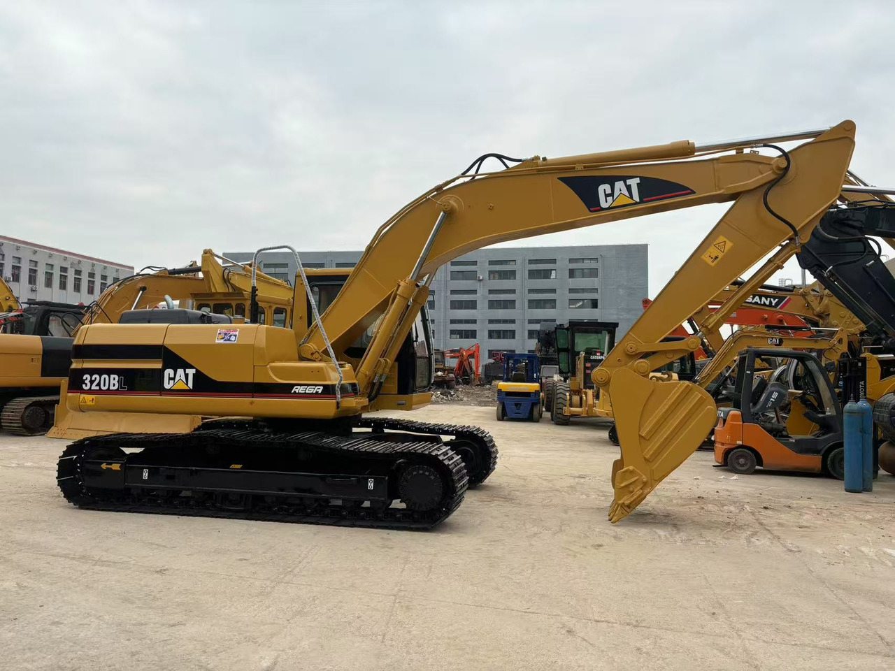 CATERPILLAR 320B - حفار زحاف: صورة 5 CATERPILLAR 320B - حفار زحاف: صورة 5