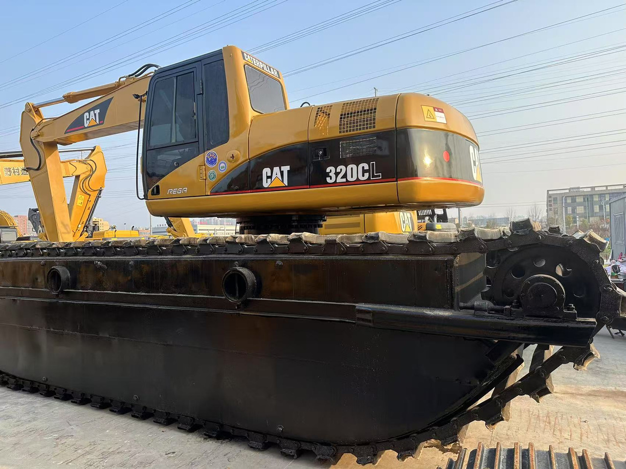 CATERPILLAR 320C Amphibious excavator - حفارة أفقية: صورة 1 CATERPILLAR 320C Amphibious excavator - حفارة أفقية: صورة 1