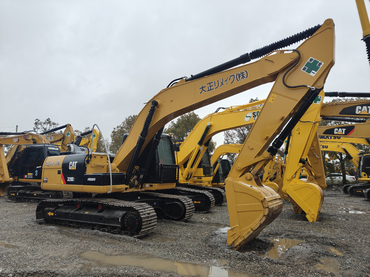 CATERPILLAR 320D2 - حفار زحاف: صورة 1 CATERPILLAR 320D2 - حفار زحاف: صورة 1