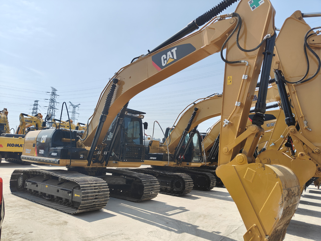CATERPILLAR 320D2 - حفار زحاف: صورة 1 CATERPILLAR 320D2 - حفار زحاف: صورة 1