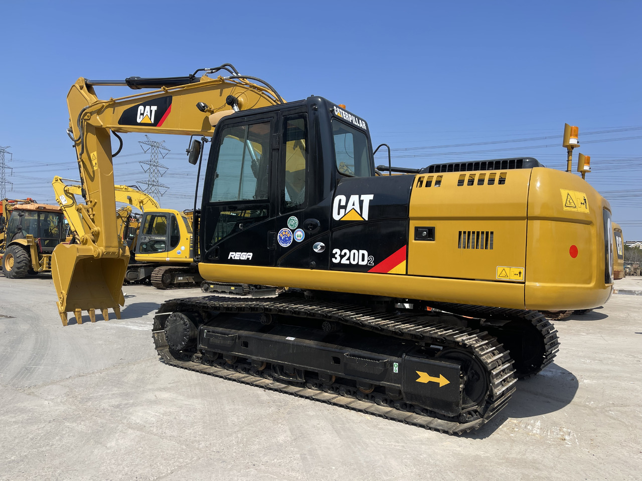 CATERPILLAR 320D2 - حفار زحاف: صورة 2 CATERPILLAR 320D2 - حفار زحاف: صورة 2