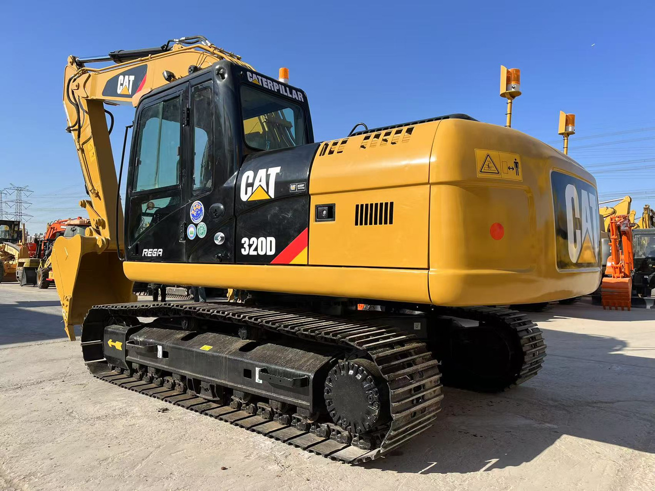 CATERPILLAR 320D - حفار زحاف: صورة 1 CATERPILLAR 320D - حفار زحاف: صورة 1