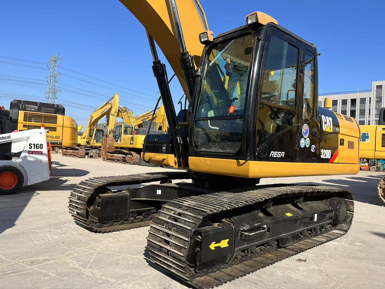 CATERPILLAR 320D - حفار زحاف: صورة 2 CATERPILLAR 320D - حفار زحاف: صورة 2