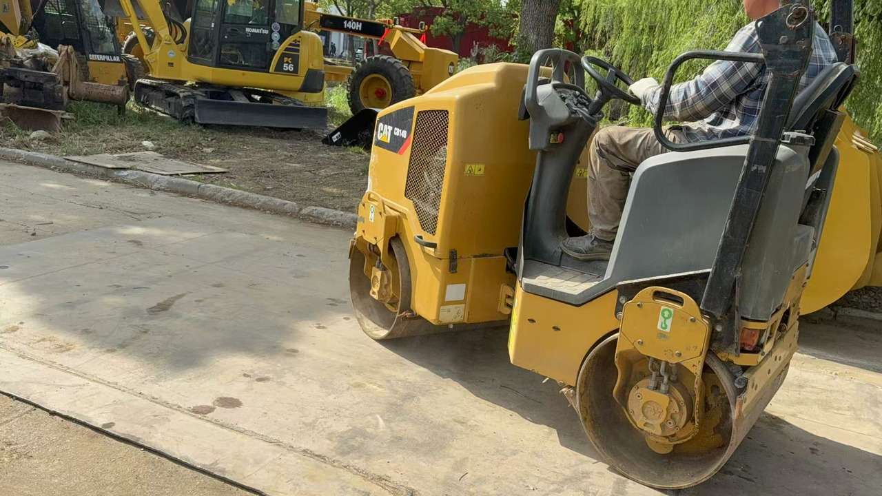 CATERPILLAR CB14B - مدحلة اسفلت: صورة 4 CATERPILLAR CB14B - مدحلة اسفلت: صورة 4