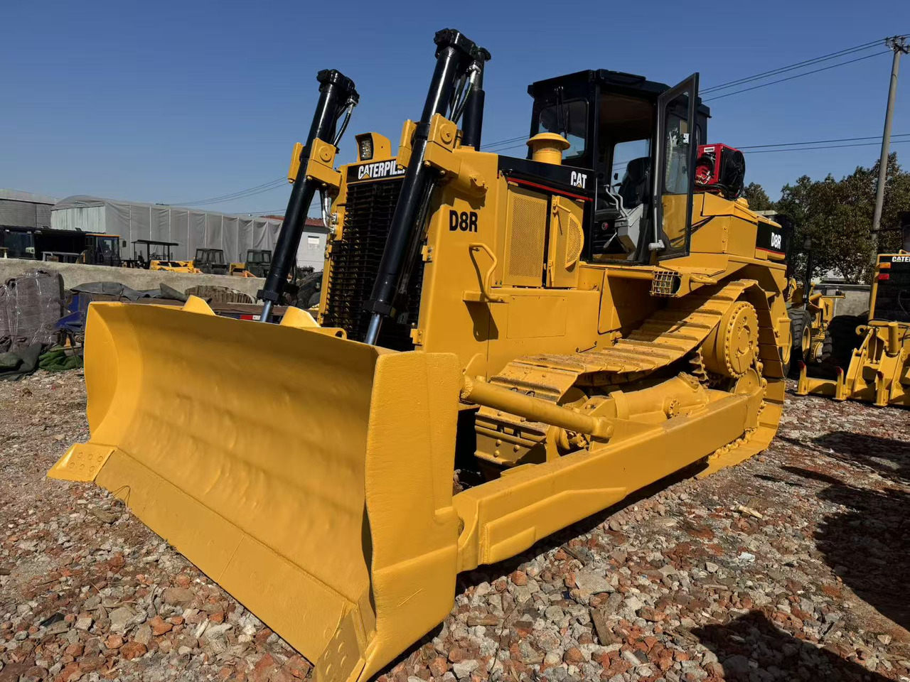 CATERPILLAR D8R - جرافة: صورة 1 CATERPILLAR D8R - جرافة: صورة 1