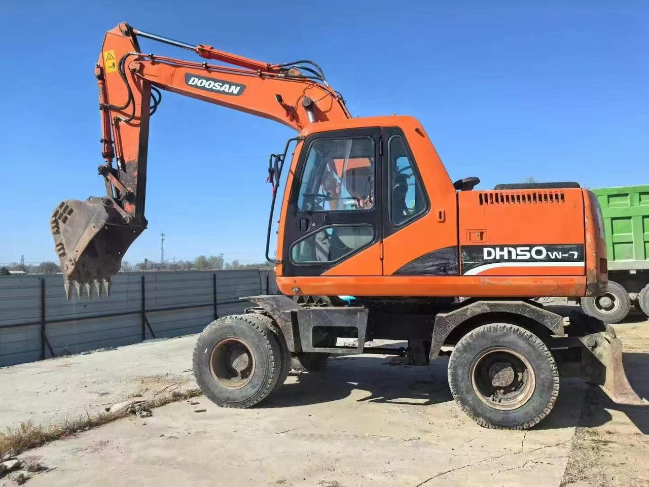 DOOSAN DH150W-7 - حفارة دولاب: صورة 2 DOOSAN DH150W-7 - حفارة دولاب: صورة 2